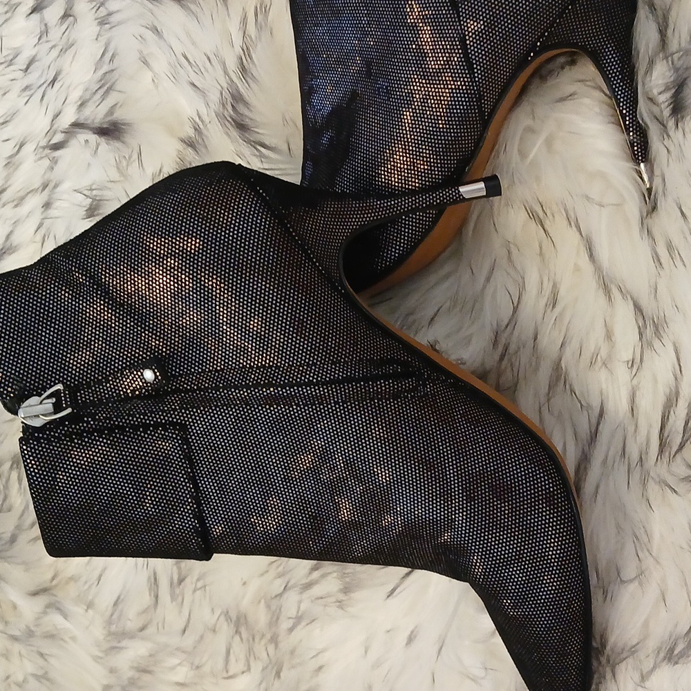 Shoes - Picture 3 of 4